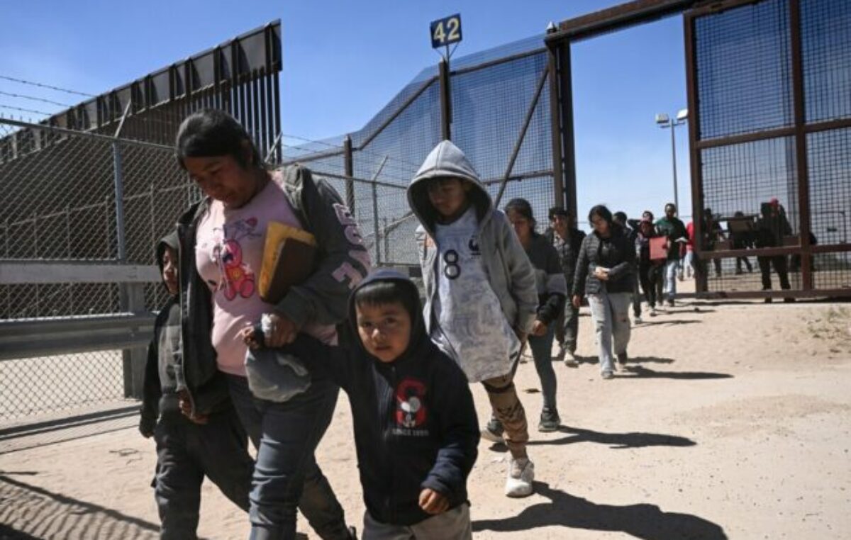 Estados Unidos promulga una nueva norma migratoria a horas de que expire el Título 42