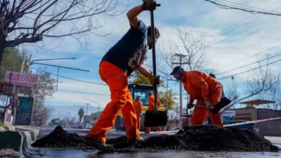 Antes de arrancar la campaña, el intendente de Las Heras anunció un aumento del 100% anual y un bono extra