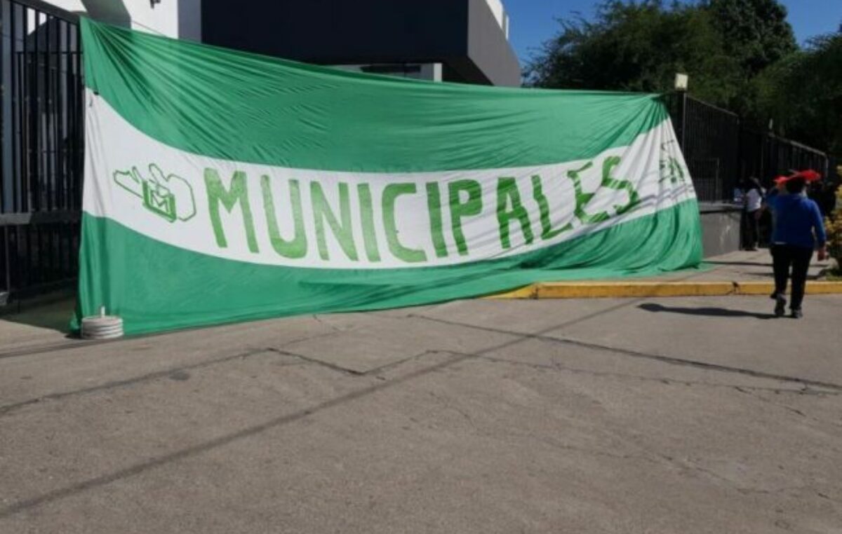 Empleados municipales de Salta continuarán con el paro buscando mejoras salariales
