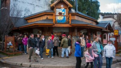 Buscan que los turistas paguen una tasa por alojarse en San Martín de los Andes