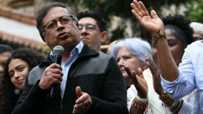 Más de 400 líderes políticos, sindicales y académicos firmaron una carta de apoyo a Gustavo Petro