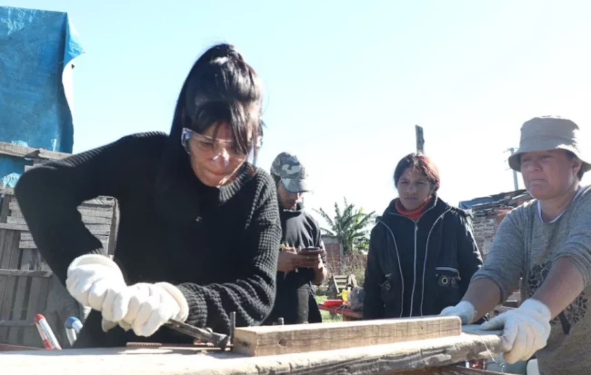 Mujeres aprenden oficios ligados a la construcción para hacer más inclusivos sus barrios