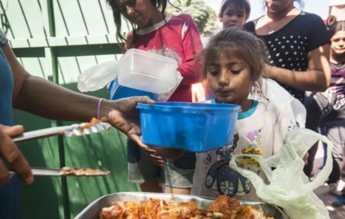 El 46% de los menores de familias pobres no almuerza y un 71% no cena