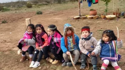 Neuquén: Reclaman cargos para que docentes mapuches enseñen su idioma