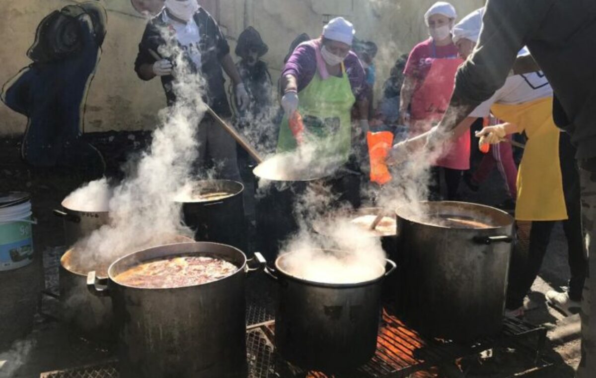 Dejar de ser invisibles: cocineras de barrios populares exigen ser «trabajadoras»