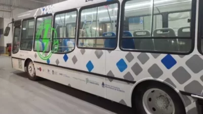 Desde hoy circulará en La Plata el primer ómnibus argentino con baterías de litio