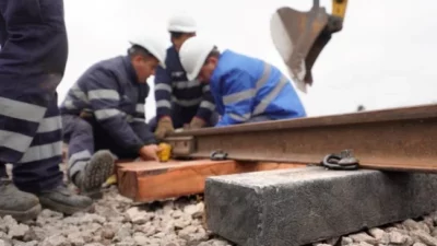 Vías argentinas más sustentables: instalaron durmientes fabricados con plástico reciclado