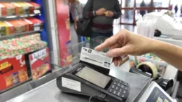 Los santafesinos usan cada vez más las tarjetas de crédito en supermercados