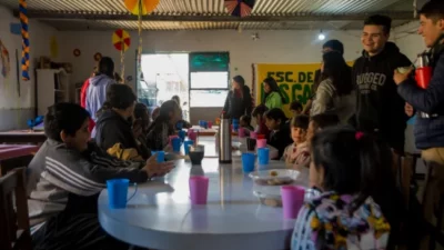 “No tengo para darle de comer a mis hijos”: cada vez más gente asiste a comedores y merenderos de Córdoba