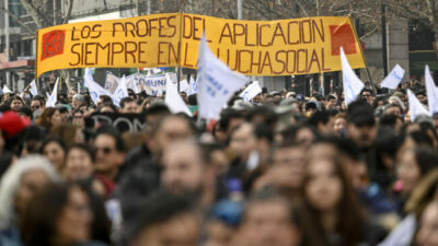 Profesores marcharon en Chile para reclamar millonaria deuda con la educación pública