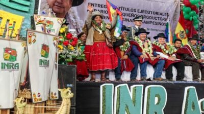 Bolivia: Arce entregó 13.254 títulos agrarios en La Paz