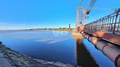 Los santafesinos consumen hasta el doble de los litros diarios de agua potable recomendados por la OMS