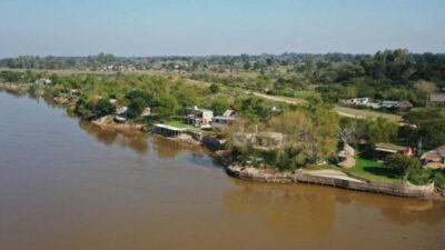 Un kilómetro del talud de la defensa de Colastiné Norte está ocupado por unas 50 casas