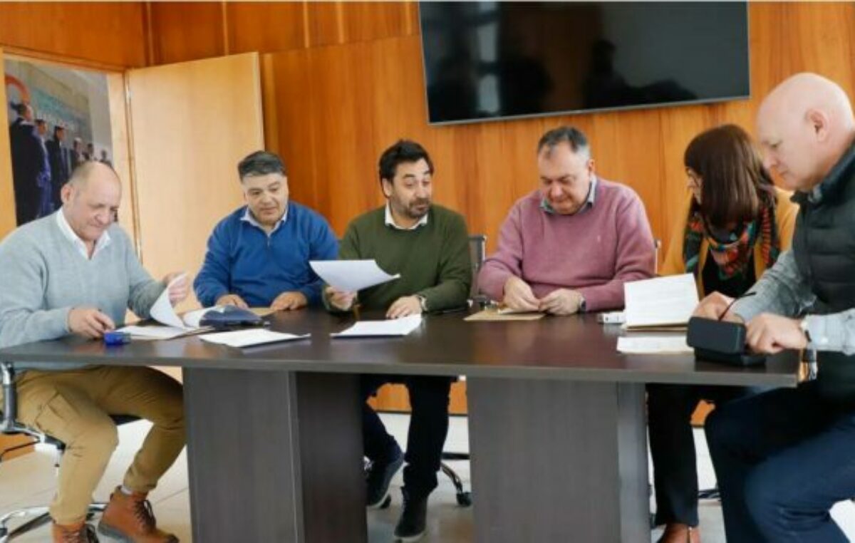 Bariloche y otros cuatro municipios firmaron un compromiso para avanzar con el vertedero regional