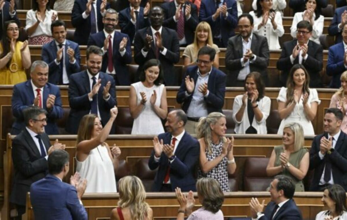 Una socialista quedó al frente del Congreso español y Sánchez está cerca de ser reelecto