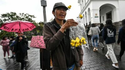 La dolarización acorrala a Ecuador en una economía precaria 