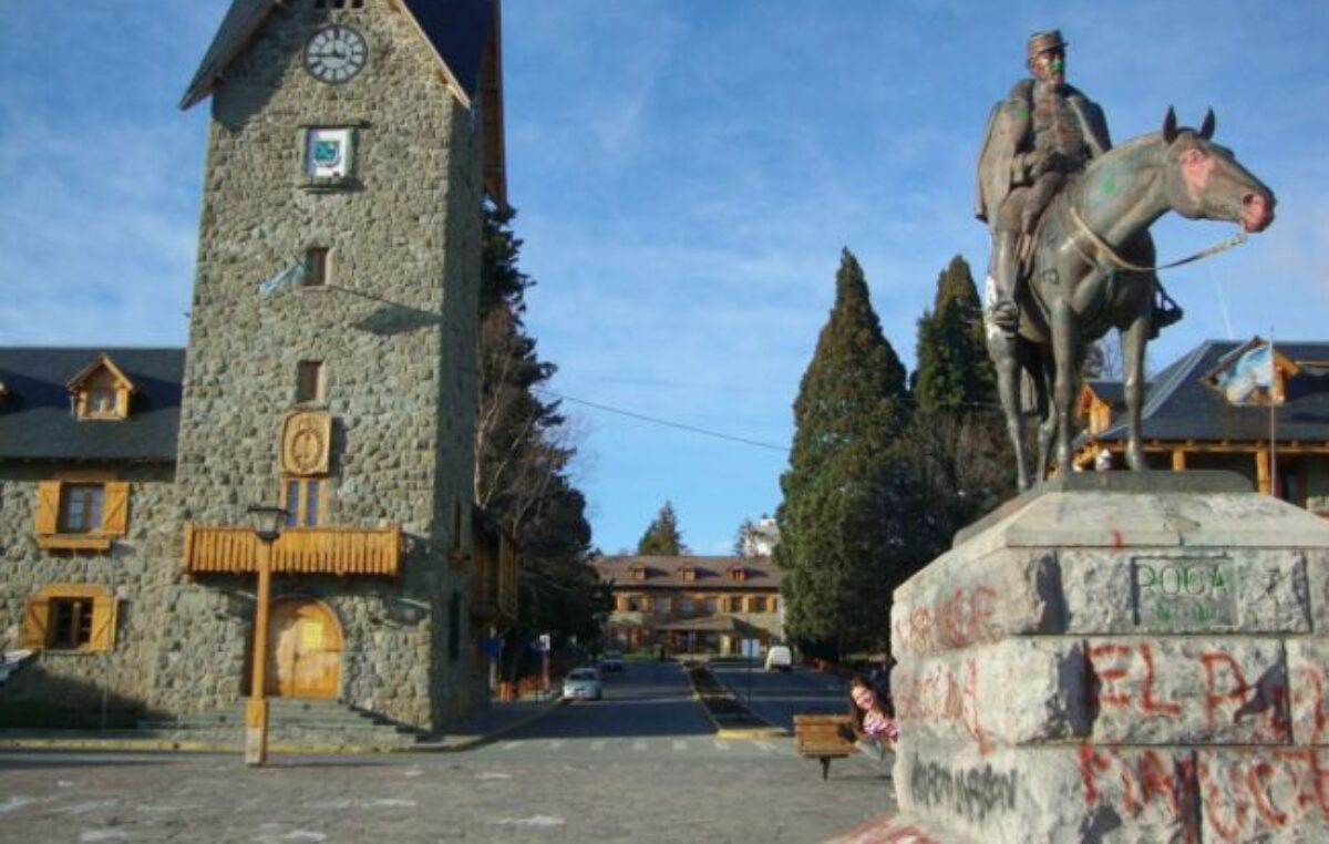 Una orden judicial prohíbe al Municipio de Bariloche cambiar de lugar el monumento a Julio A. Roca