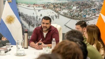 El intendente de Ushuaia y los gremios evalúan la situación habitacional de trabajadores municipales