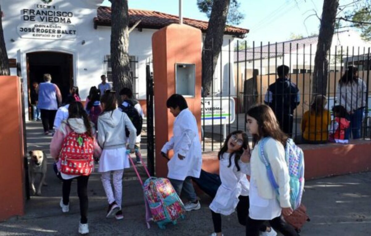 El 97,6% de los niños y adolescentes va a la escuela en Argentina