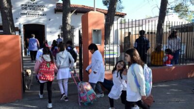 El 97,6% de los niños y adolescentes va a la escuela en Argentina