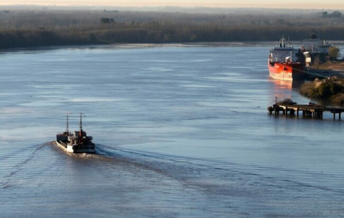 Tensión fronteriza por el cobro del peaje en la Hidrovía del Paraná