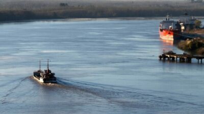 Tensión fronteriza por el cobro del peaje en la Hidrovía del Paraná