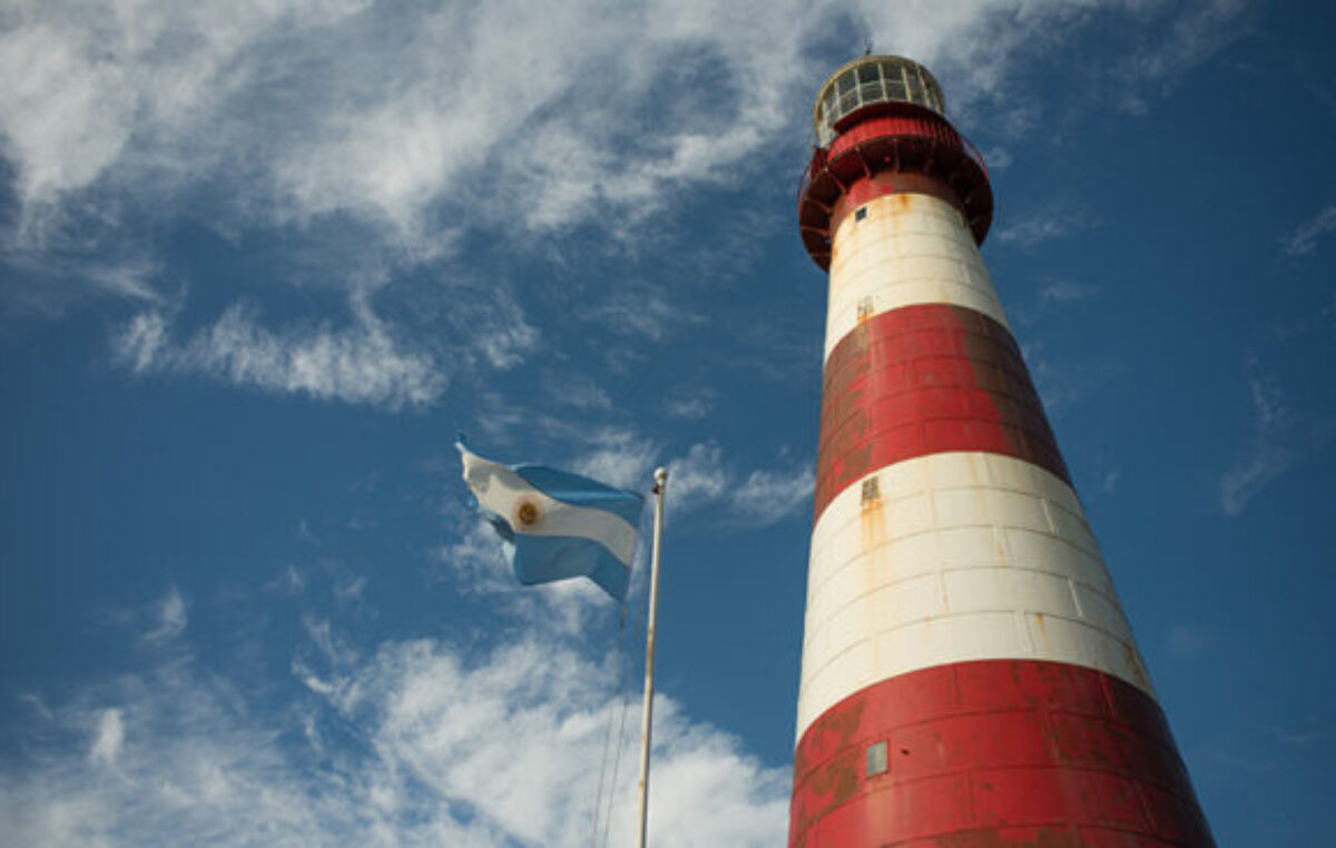 Lanzarán un programa para «recuperar» los faros de todo el país