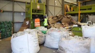 Cuatro municipios deberán empezar a pagar una tasa para traer sus residuos a Neuquén