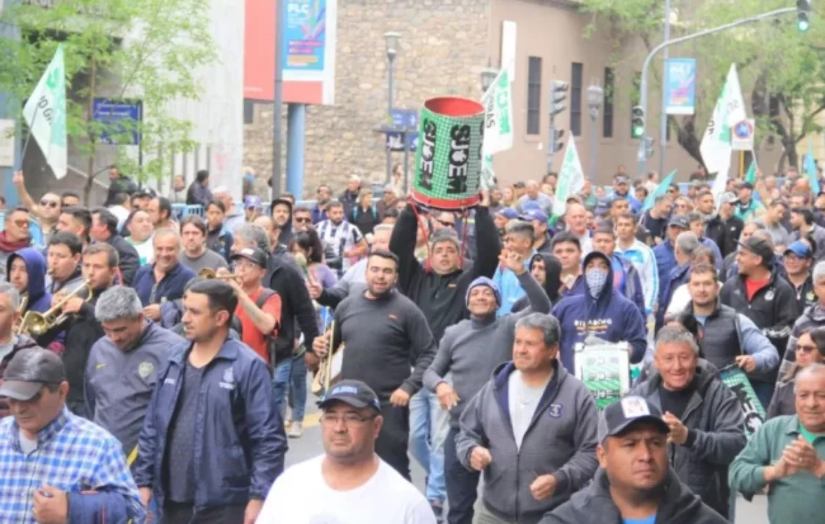 Trabajadores municipales de Córdoba convocaron a asambleas y se agudiza el conflicto