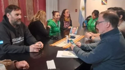 Acuerdan aumento salarial del 30% para trabajadores municipales de Lago Puelo