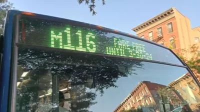 Nueva York lanza líneas de buses gratuitos para que se utilicen menos los autos particulares