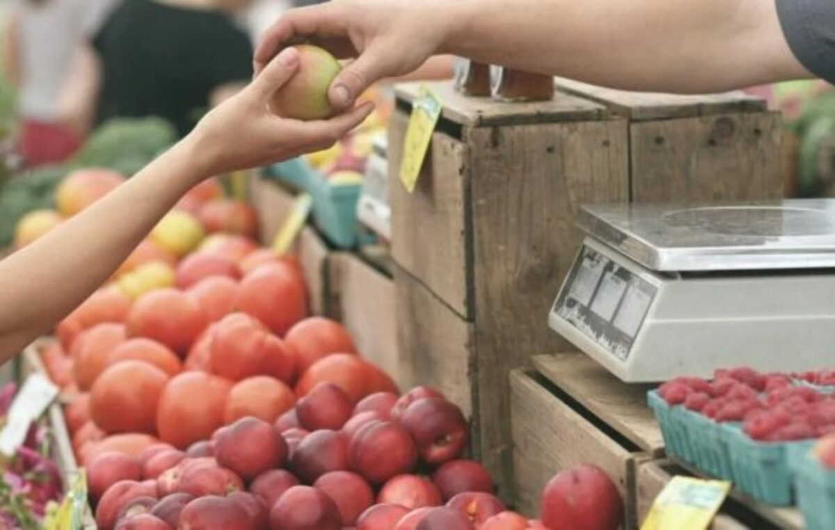 Bajas ventas y problemas en la cadena de pagos: la crisis entre los vendedores de frutas y verduras