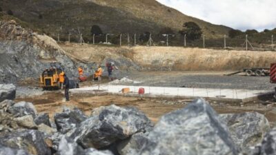 Continúan los trabajos para la instalación de la planta de asfalto de la Municipalidad de Ushuaia