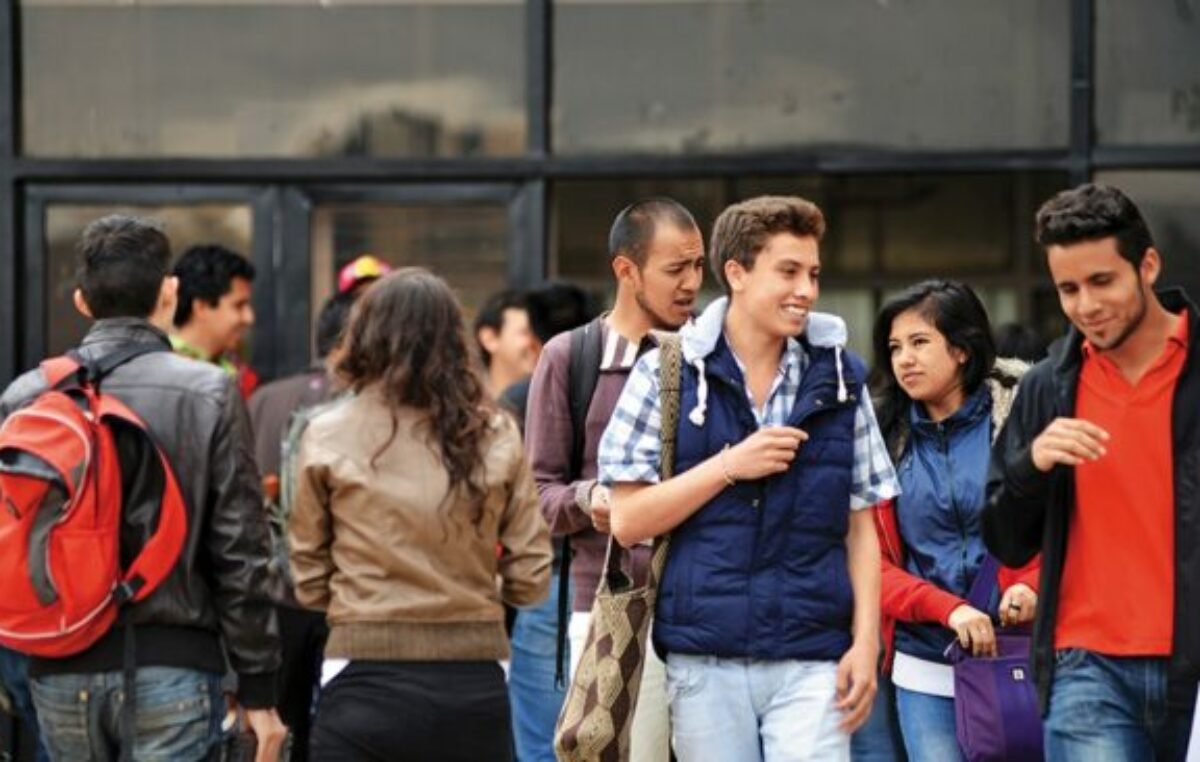 El empleo joven sumó casi 900 mil puestos de trabajo y acumula 33 meses de crecimiento