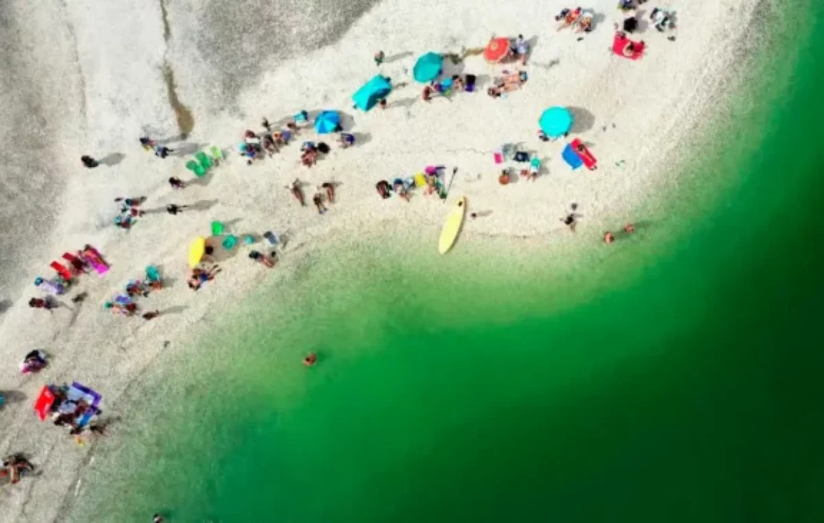 Las Grutas: la playa con agua transparente como el Caribe, pero que es Patagonia pura