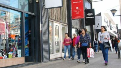 Desafío a la crisis en Neuquén: hay más comercios abiertos que en mayo