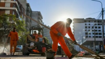 «No tenemos plata; que los intendentes busquen la forma de financiarla», dijo Milei sobre la obra pública