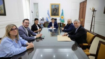 Kicillof firmó convenios con municipios de Quilmes, Ezeiza y Avellaneda para bienes de capital