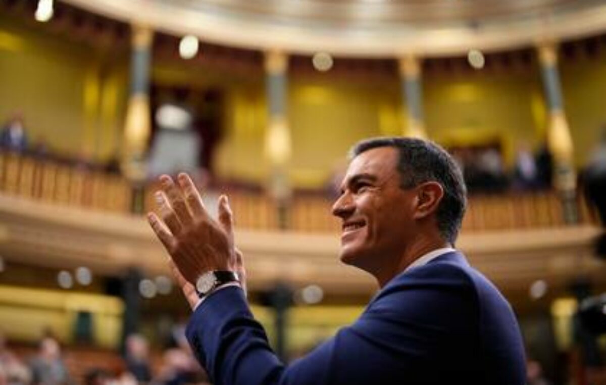 Pedro Sánchez fue reelegido como presidente de Gobierno en una España dividida