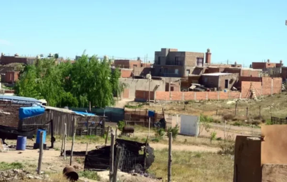 De Paraguay a Vaca Muerta: ¿cómo es la toma San Antonio, la primera escala laboral de los extranjeros?