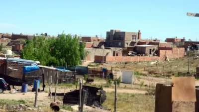 De Paraguay a Vaca Muerta: ¿cómo es la toma San Antonio, la primera escala laboral de los extranjeros?