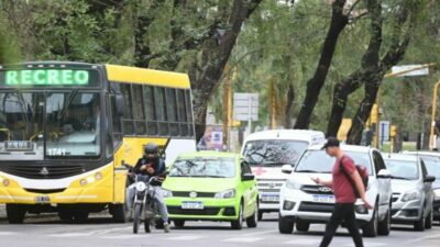 En Santa Fe imperan los autos, pero crecen los peatones y ciclistas: cómo se «mueve» la ciudad