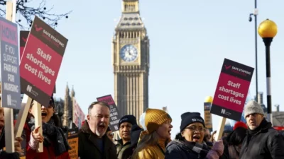 Reino Unido, el espejo en el que se mira Milei para prohibir el derecho a la protesta