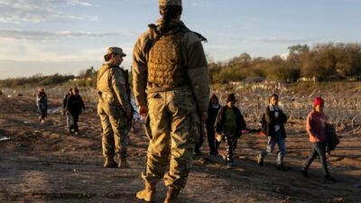 Texas desafía a Biden: aprobó una ley que permite detener migrantes irregulares
