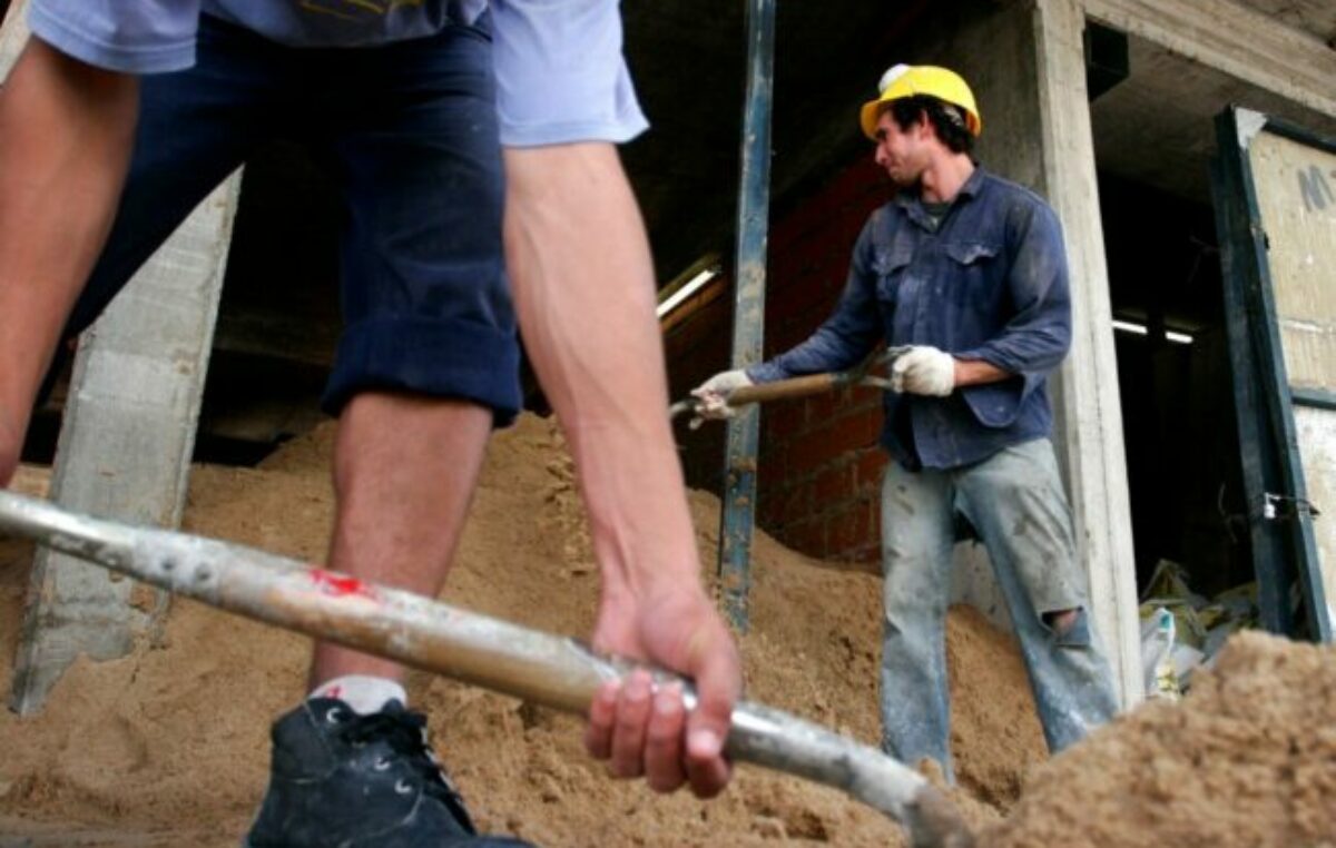 Reforma laboral de Milei para abaratar el empleo: despidos, reducción de indemnización y menor salario