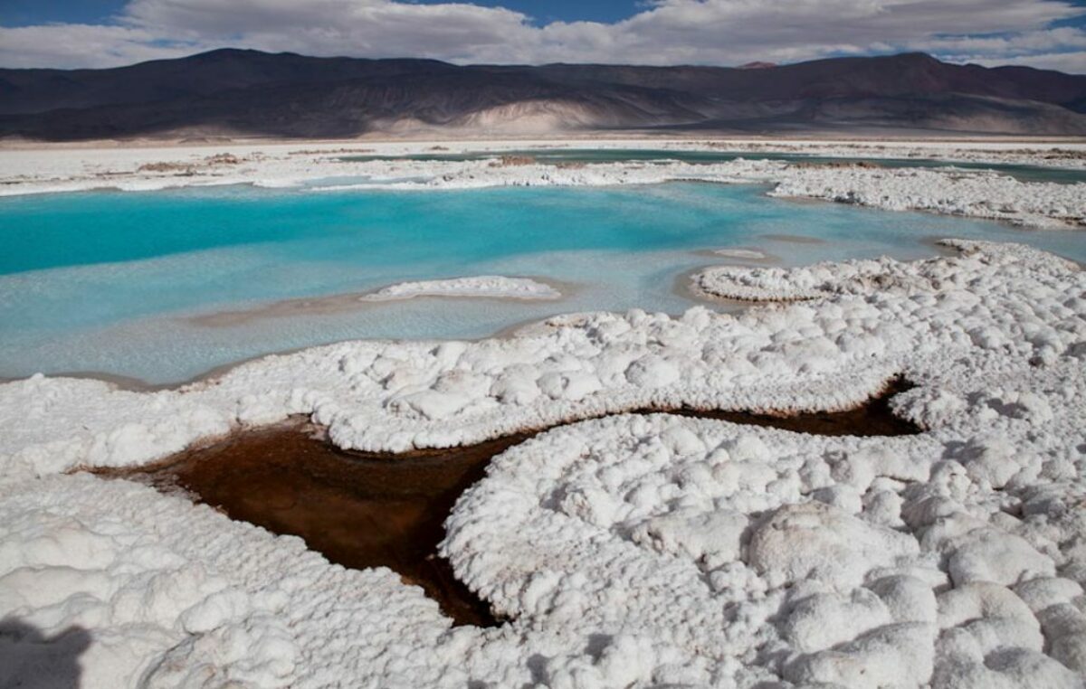 El salar más largo del mundo está en el norte argentino y es una belleza natural