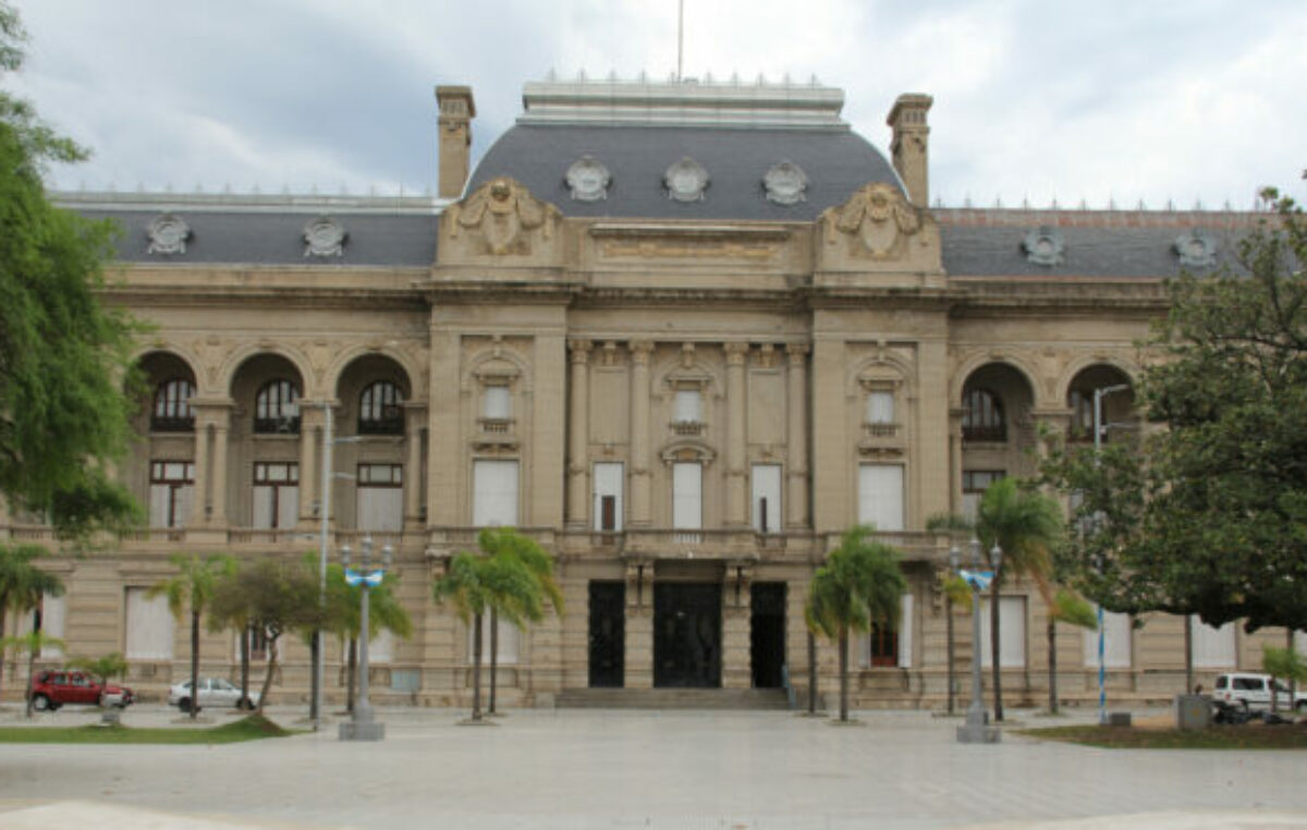 Los atrasos en inmobiliarios y patentes que complican a municipios y comunas