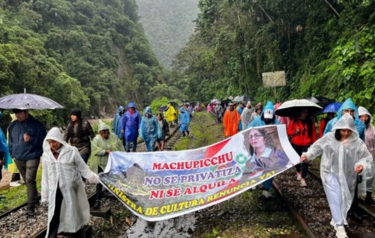Perú: una potente huelga de pobladores paraliza el ingreso al Machu Picchu