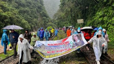 Perú: una potente huelga de pobladores paraliza el ingreso al Machu Picchu