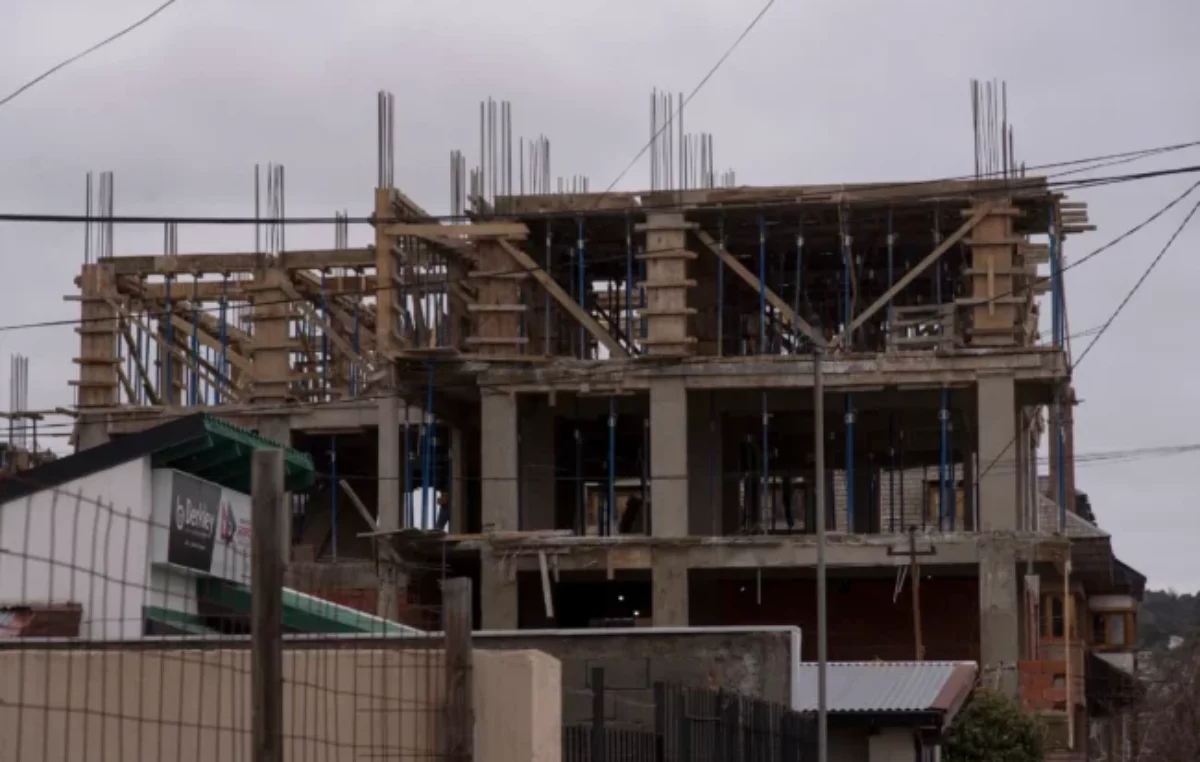 Fuerte crisis en Bariloche en el sector de la construcción por la falta de trabajo